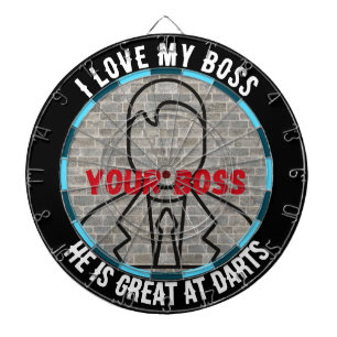Ik hou van mijn baas in dartboard voor plezier in dartbord