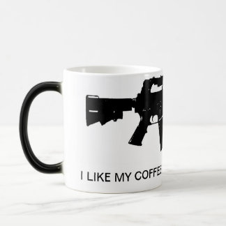 Ik hou van mijn koffie zoals ik van mijn geweer-ko magische mok