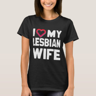 IK HOU VAN MIJN LESBISCHE VROUW - WIT -.png T-shirt