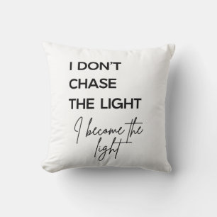 Ik Jaag Niet Naar Het Licht, Ik Word Licht Citaat Kussen