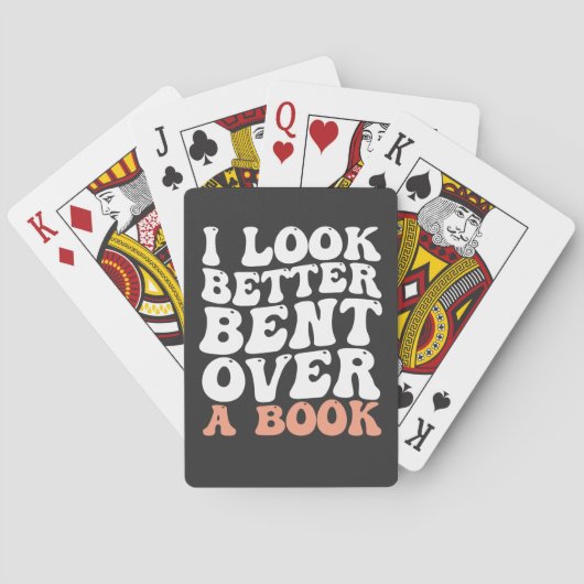 Ik kijk beter gebogen over een boek pokerkaarten (Achterkant)