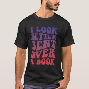 Ik kijk beter gebogen over een boek t-shirt