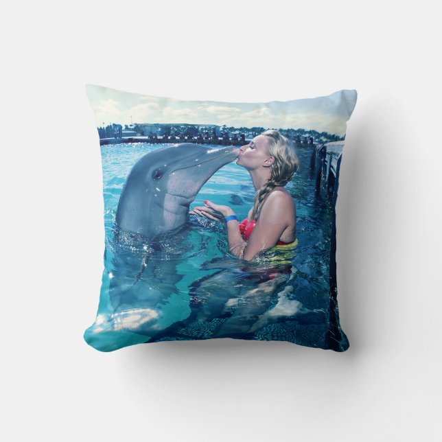 IK KISSEERDE EEN DOLPHIN # Miss Multiverse France  Kussen (Voorkant)