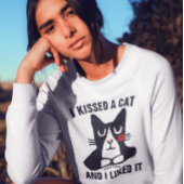 IK KISSEERDE EEN KAT EN IK LIKTE HET, PANDA KAT T- T-SHIRT