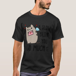 Ik knipper langzaam zo vaak naar je t-shirt