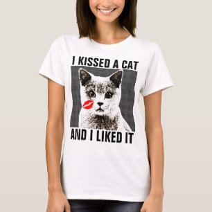Ik kuste een kat en ik vond het leuk, grappige T-s T-shirt