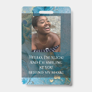 Ik lach naar je achter dit masker! Aqua & Goud Badge