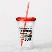 Ik lees een Dustin Stevens boek Acryl Drinkbeker (Achterkant)