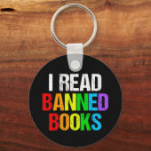 Ik Lees Verboden Boeken Regenboog Sleutelhanger (Achterkant)