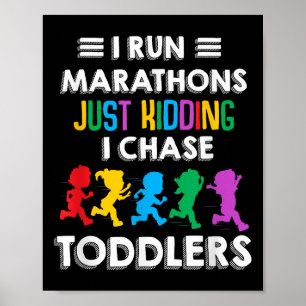 Ik loop de marathon gewoon grapje ik jaag peuters  poster