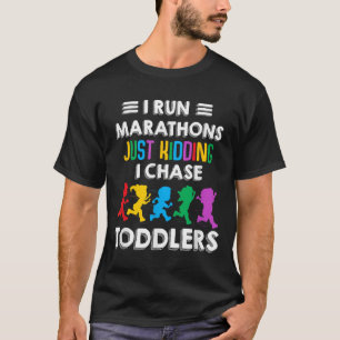 Ik loop de marathon gewoon grapje ik jaag peuters t-shirt