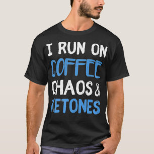 Ik loop op koffie chaos Ketonen Ketogeen Keto Die T-shirt