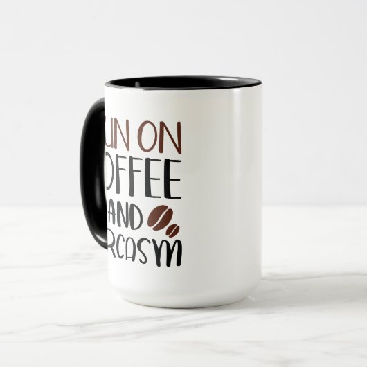 Ik loop op koffie en Sarcasm Mok (Voorkant links)