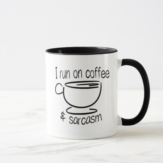 Ik loop op koffie en sarcasme grappig mok (Rechts)