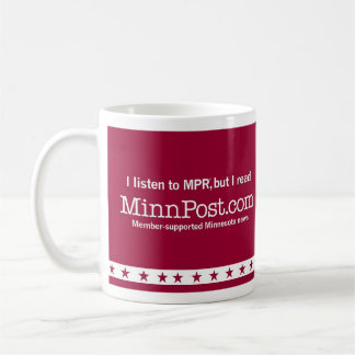Ik luister naar MPR®, maar ik lees MinnPost.com CO Koffiemok