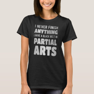 Ik maak nooit iets af waar ik een zwarte gordel in t-shirt