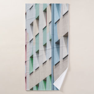 IK MOET DE WINDOWPANEN AFSLUITEN EN DE BADHANDDOEK