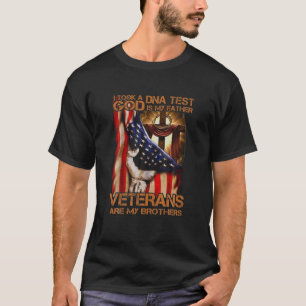 Ik nam een DNA test God is mijn vader veteranen. T-shirt