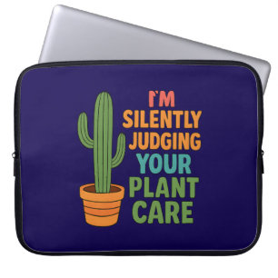 Ik Oordeel Stilletjes Je Verzorging van je Plant P Laptop Sleeve