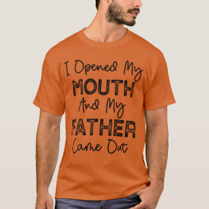 Ik opende mijn mond en mijn vader kwam grappig uit t-shirt