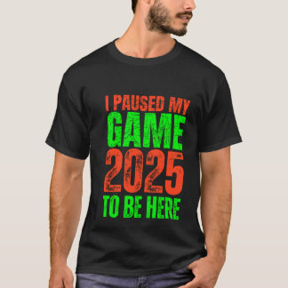 Ik pauzeerde mijn spel om hier te zijn 2025 Gamer T-shirt