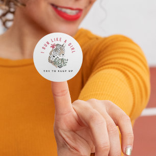 Ik ren als een meisje Motivatie Red Leopard Graphi Ronde Sticker
