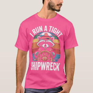 Ik run een strakke schipbreuk Funny Raccoon Boat C T-shirt