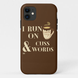 "IK RUN OP KOFFIE EN CUSSWORDS" grappige koffiepun iPhone 11 Hoesje