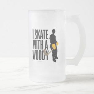 Ik schaats met een houten (hockey) bierglas M Matglas Bierpul