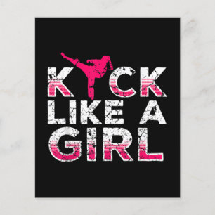 Ik sla op een meisje dat Karate Kickboxing is