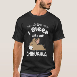 Ik slaap met mijn Chihuahua-hond slapende puppyhon T-shirt