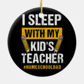 Ik slaap met mijn Kinder leraar Funny Homeschool P Keramisch Ornament (Achterkant)