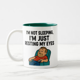 Ik slaap niet, ik rust gewoon mijn ogen uit tweekleurige koffiemok
