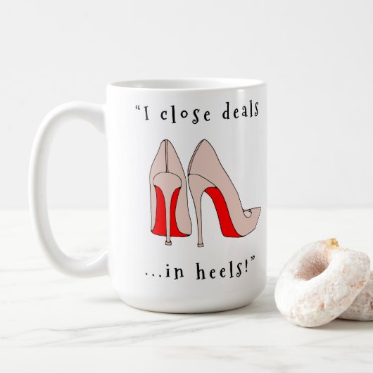 Ik sluit deals in hakken. koffiemok (Met donut)