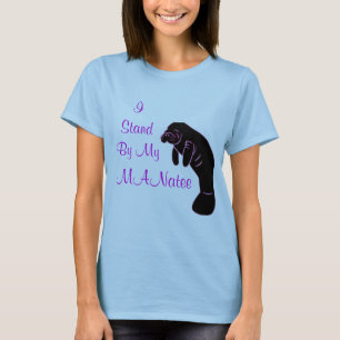 Ik sta bij mijn MANatee Tshirt