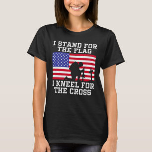 Ik sta voor de vlag en de neel voor het kruis t-shirt