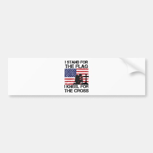 Ik sta voor de vlag kniel voor het kruis vlag USA Bumpersticker (Voorkant)