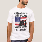 Ik sta voor de vlag kniel voor het kruis vlag USA T-shirt (Voorkant)