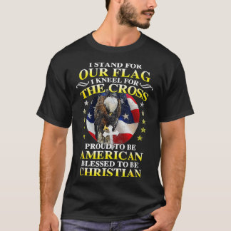 Ik sta voor onze vlaggenketel voor de vierhoek t-shirt