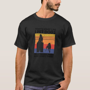Ik stel honden voor die ik Conga Drums speel en ik T-shirt
