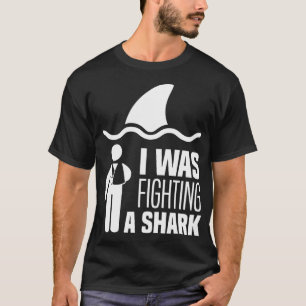 Ik vecht tegen een schouderlijk schouder van haaie t-shirt