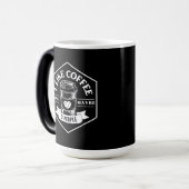 IK VIND KOFFIE EN MISSCHIEN 3 MENSEN MET TWEE TONE MAGISCHE MOK (Voorkant links)