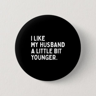 Ik vind mijn man een beetje jonger leuk Funny Wife Ronde Button 5,7 Cm
