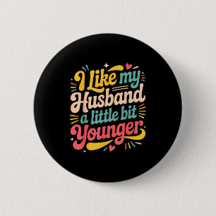 Ik vind mijn man een beetje jonger leuk grappige v ronde button 5,7 cm