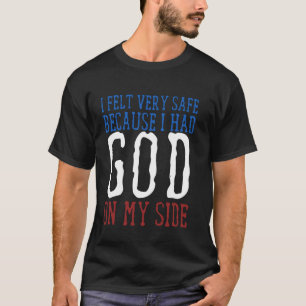 Ik voelde me heel veilig omdat ik God aan mijn zij T-shirt