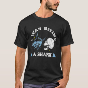 Ik was aan het bakken met een haaienbrok.. en kree t-shirt