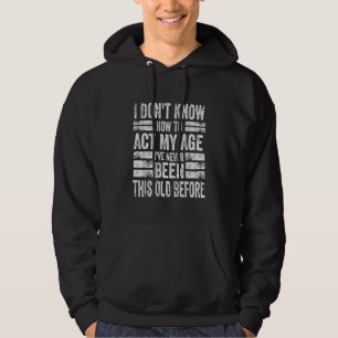 Ik weet niet hoe ik me mijn leeftijd moet gedragen hoodie