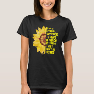 Ik werd een sociaal werker, zonnebloempje. t-shirt