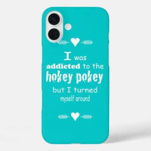 Ik werd toegewezen aan de Hokey Pokey Typografie Q iPhone 16 Plus Hoesje