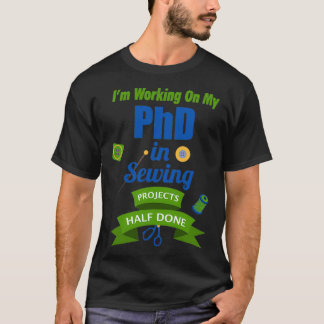 Ik werk aan mijn doctoraat in het naaien van halve t-shirt
